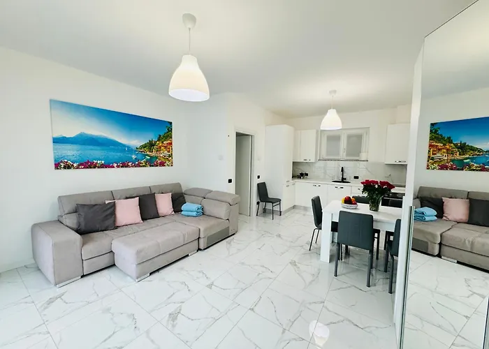 Grand View Como Lake Apartment